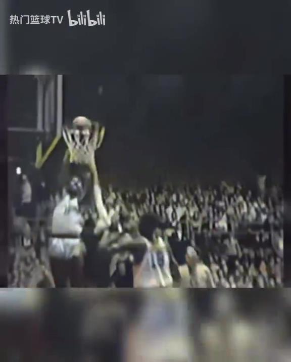 這是怪物嗎？張伯倫高中時期是怎么打球的？校園里的明星！