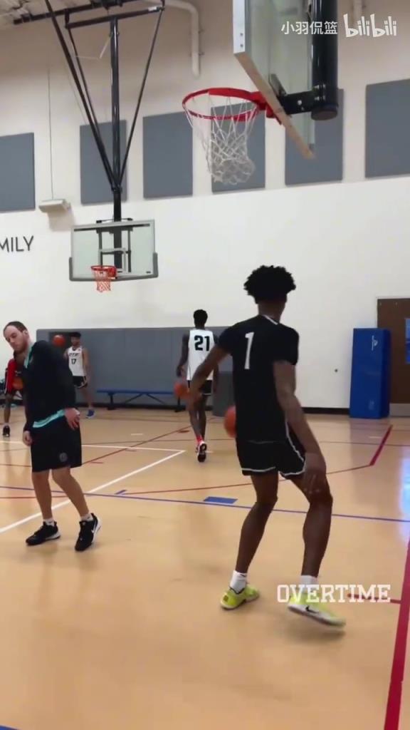 地表最強(qiáng)身體素質(zhì)？阿門扣籃簡(jiǎn)直就像直升機(jī)起飛一樣！