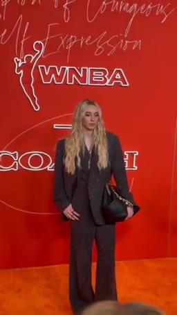 女狀元佩吉強勢登陸WNBA，實力超強，顏值也杠杠的