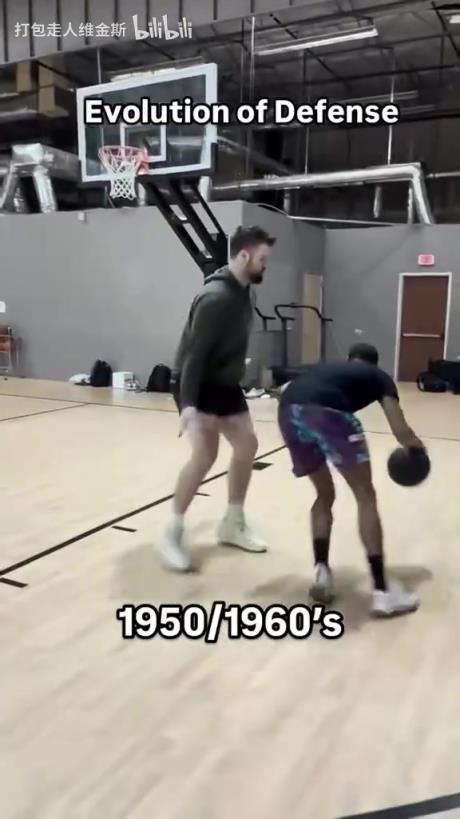 太真實了！外網網紅惡搞NBA不同時代的防守尺度變化！